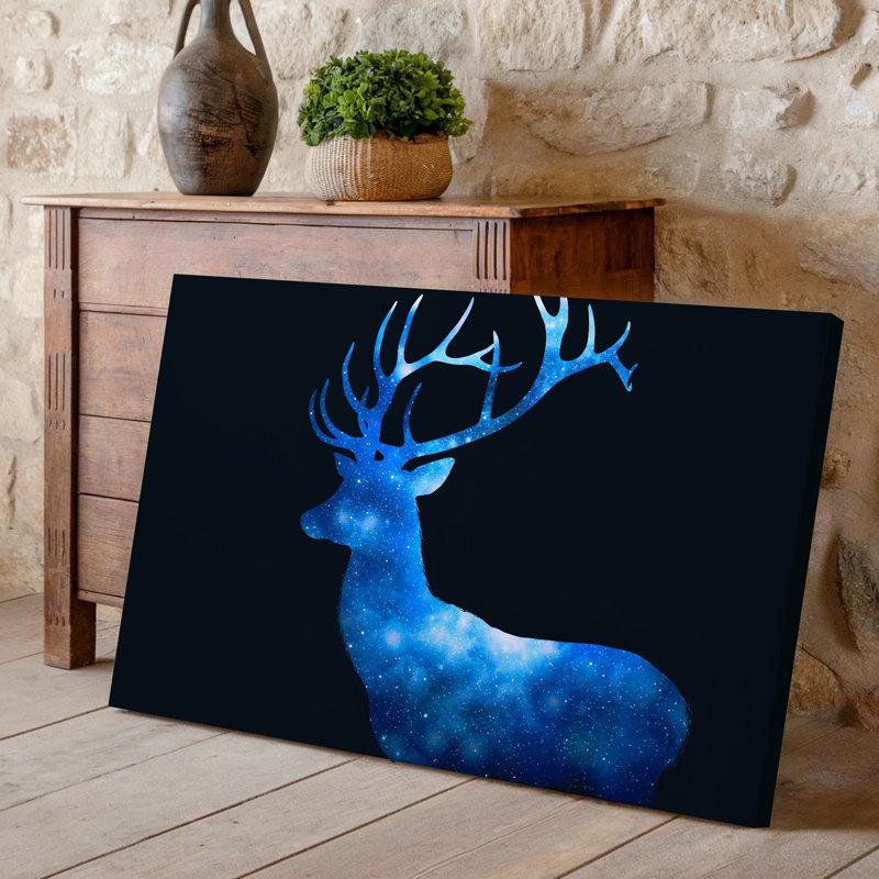 Toile, silhouette de cerf mystique posée sur un fond noir profond, H 18 po x l 24 po