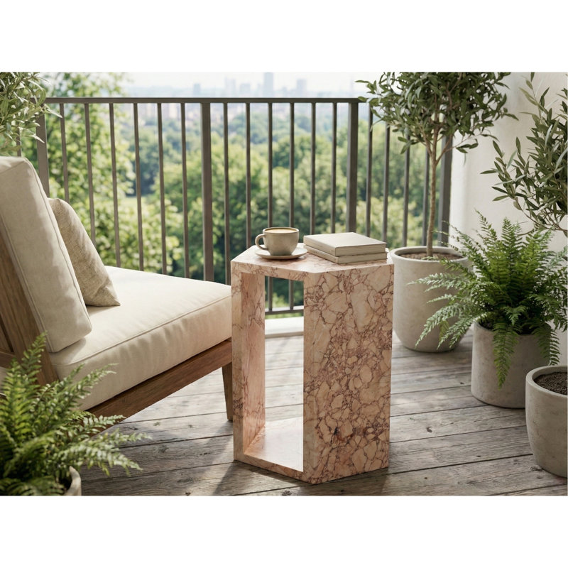 Table d'appoint en marbre rose naturel, variations de couleurs terreuses et forme hexagonale, convient aux espaces restreints veinant les tons, petites salles de bain