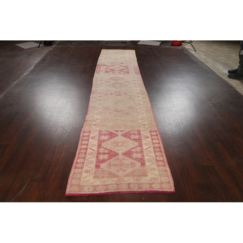 Tapis de couloir unique en laine noué à la main de style années 1950 de 2 pi 10 po x 14 pi 4 po beige