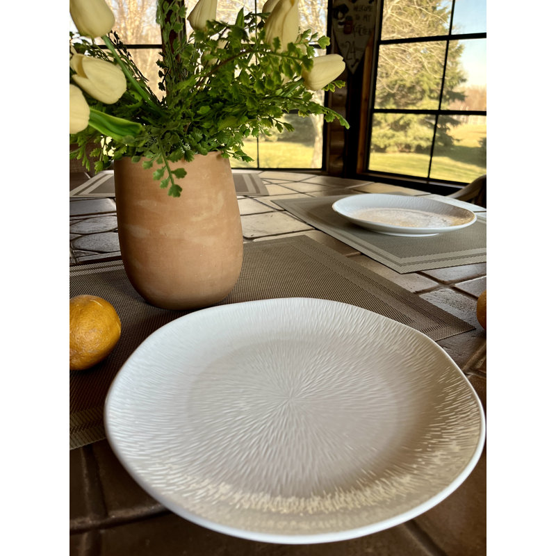 Assiette plate en porcelaine blanche