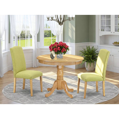 L'ensemble de meubles de salle à manger 3 pièces comprend une table de cuisine ronde avec piédestal et 2 chaises Parson en lin Limelight, chêne