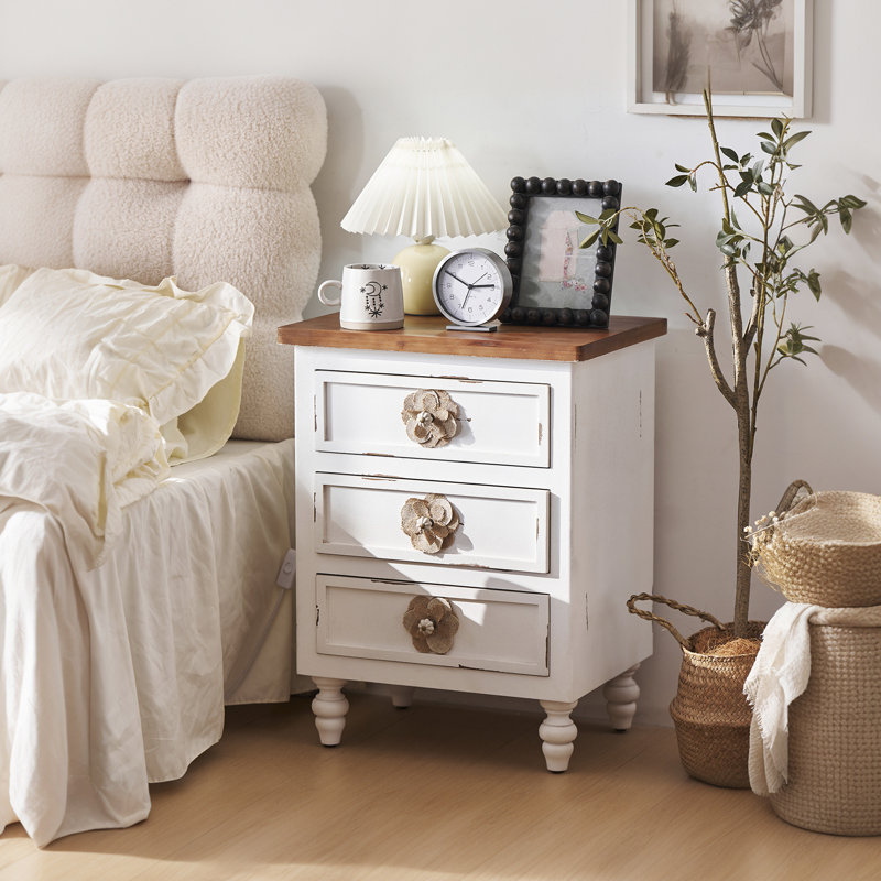 Table de chevet style campagne rétro avec bouton floral - 3 tiroirs + pieds de table en forme de gourde, Blanc