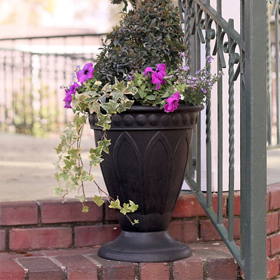 Altom Urn Planter