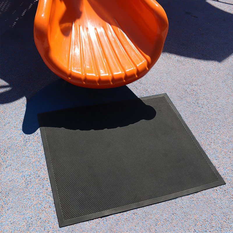 Tapis d'atterrissage pour aire de jeux en caoutchouc - 29 po x 32 po Caoutchouc-Cal, Inc.