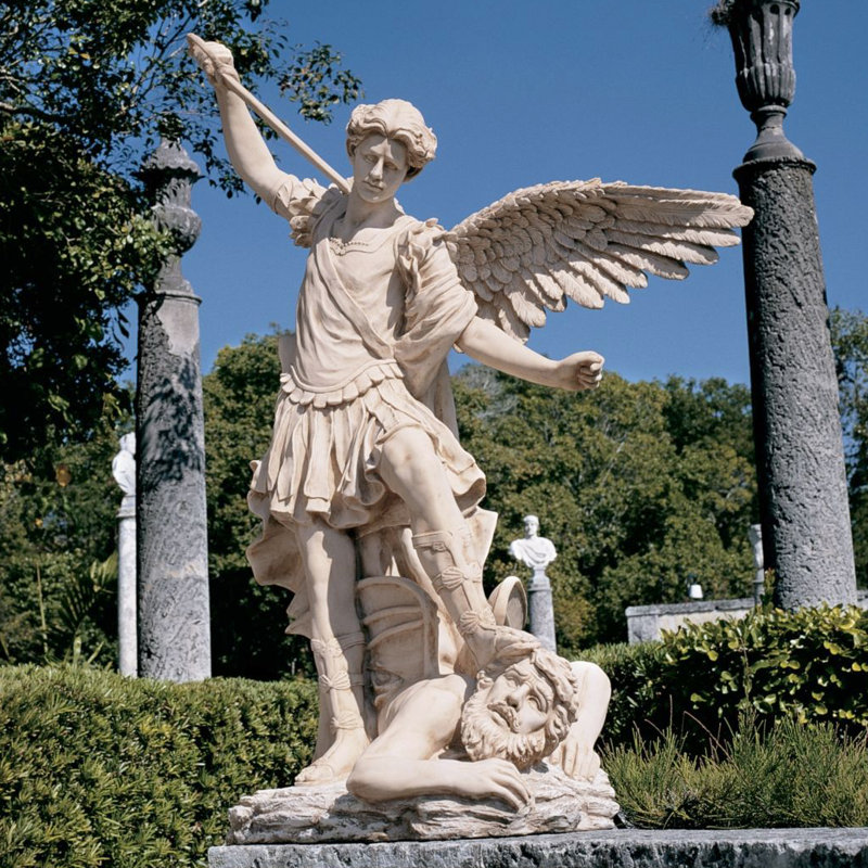 Statue d'angle de jardin l'archange Saint Michel