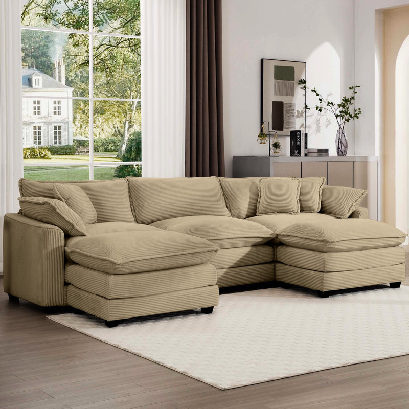 Lit en velours côtelé brun clair, offrant une solution de couchage pratique surdimensionnée, parfait pour se détendre en club