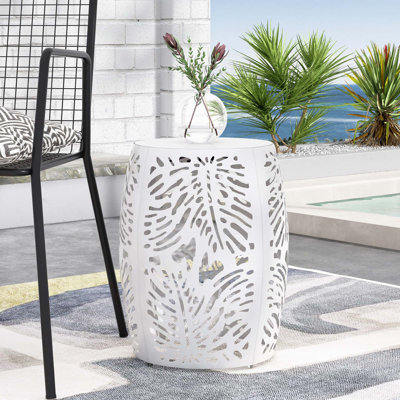 Charmante table de bout en métal au design moderne et durable pour des espaces élégants