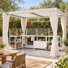 Pergola à persiennes tout aluminium 120 po L x 144 po P avec ensemble cuisine extérieure 5 pièces et évier