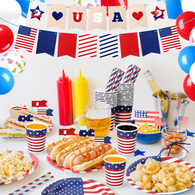 Ensemble de 4 assiettes et serviettes jetables en papier le 4 juillet pour la fête de l'Indépendence