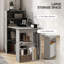 Bureau d'ordinateur compact avec bibliothèque, parfait pour un petit bureau à domicile et un poste de travail efficace