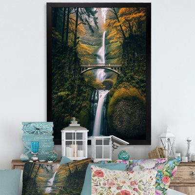 " Oregon Multnomah Falls Scenery "