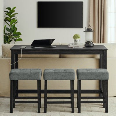 Ensemble de table de bar fonctionnel avec prise de courant et tabourets rembourrés, parfait pour manger, travailler et recevoir dans divers espaces de vie.