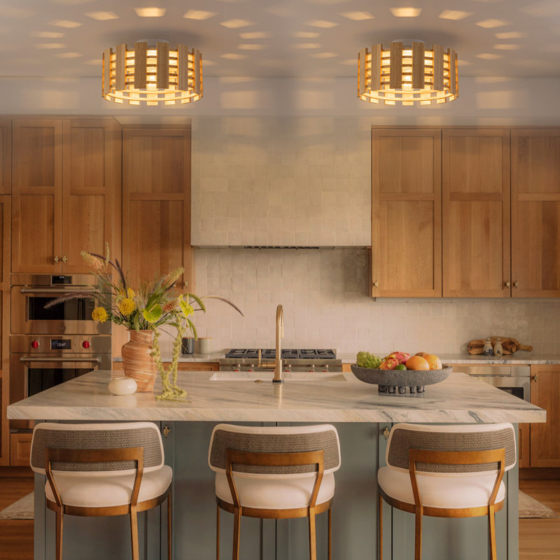 Plafonnier encastré en bois naturel à une lumière, style rustique, avec rosace blanche mate et luminaire à lattes.