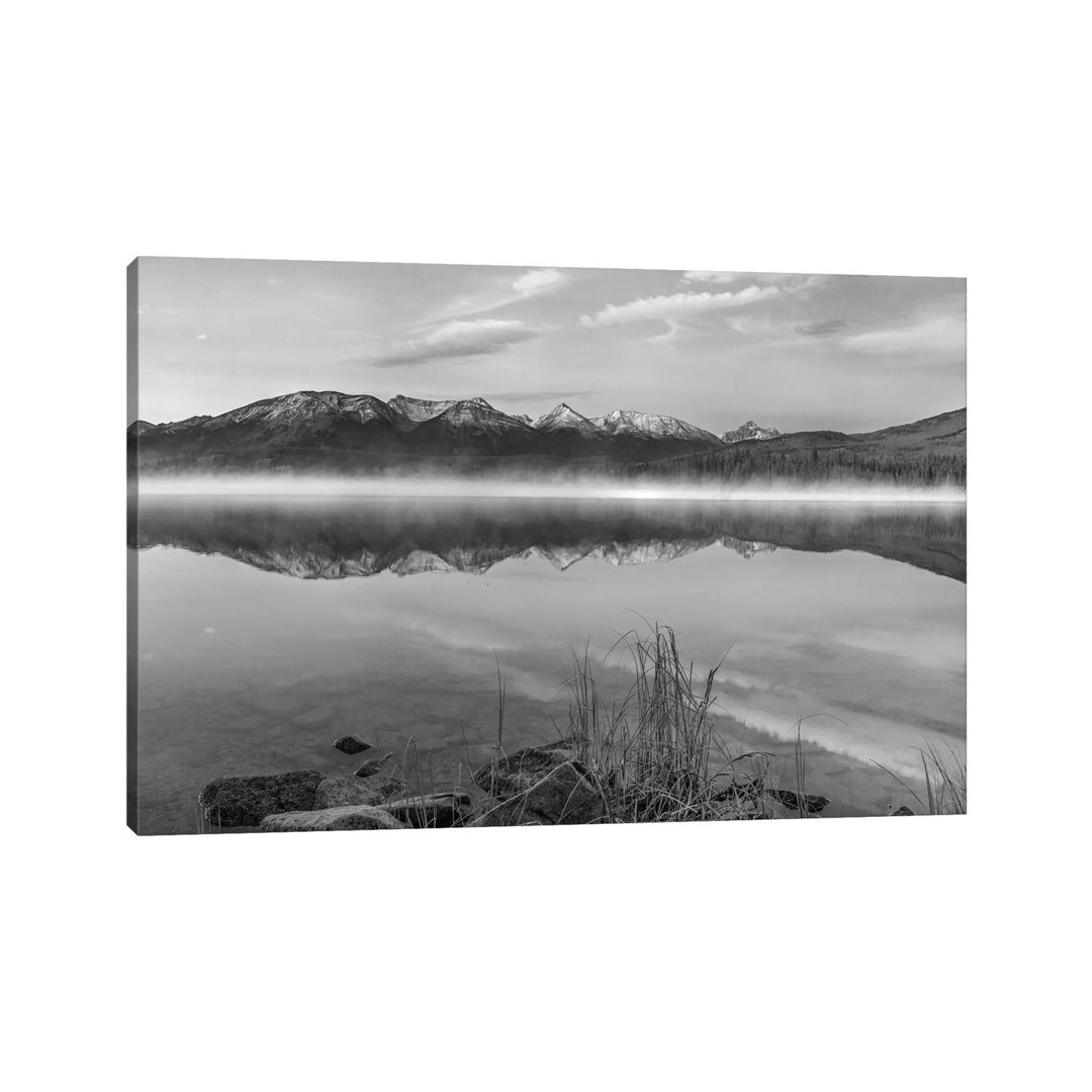 Trident Range From Pyramid Lake, Jasper National Park, Alberta, Canada von Tim Fitzharris - Galerie-verpackte Leinwand G...