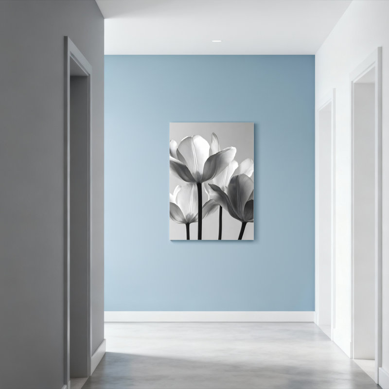 Ensemble de 1 tableau mural sur toile tendue représentant une tulipe noire et blanche, H 30 po x l 20 po