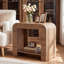 Table d'appoint de style champêtre de 70 cm (27,6 po) avec coins arrondis, table de chevet avec tablette de rangement à 2 niveaux, idéale pour le salon ou la chambre.-1147033038
