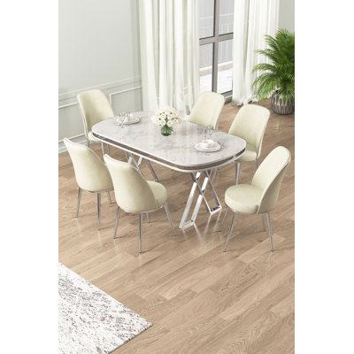 Ensemble de table et chaises de salle à manger élégant 7 pièces, blanc et chrome, 66,1 po x 29,9 po x 35,4 po | Panneau 100% laqué et pieds en métal | Chaises confortables en tissu Babyface, 17,7 po x 35,8 po x 16,5 po | Design moderne en marbre pour des espaces de salle à manger élégants