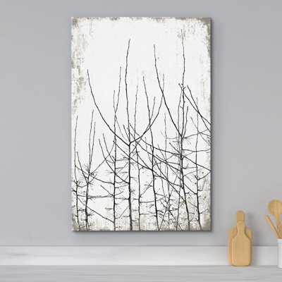 Fines branches d'arbre minces, art moderne, rustique