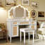 Bureau de maquillage 44,82 "avec 13 lumières à DEL de style classique, 3 modes d'éclairage, miroir à trois volets, 5 tiroirs de rangement, station de charge, ambiance bohémienne moderne pour les ampoules, les tiroirs et les tablettes de la chambre à coucher,