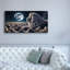 Art mural sur toile Epic Graffiti «Moon regardant» par Rey Klimt