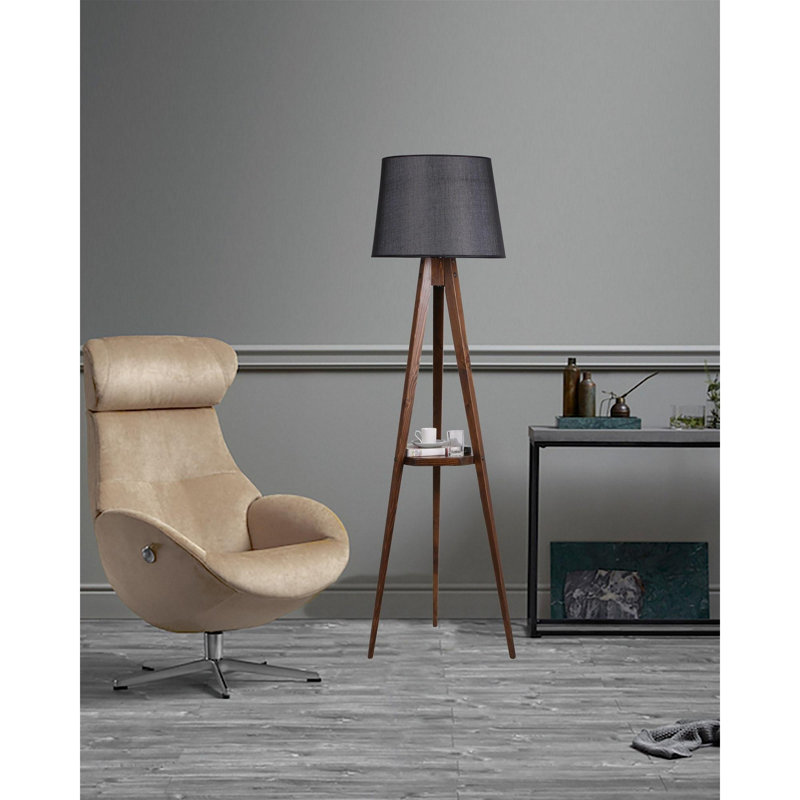 Lampe sur pied élégante Luro avec corps en sapin, finition noire et noyer | 63,0 po de hauteur, 17,7 po de diamètre du capuchon | Tablette en bois (10,2 po x 10,2 po) | Interrupteur marche / arrêt, écoénergétique A + +, douille E27, parfaite pour l