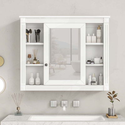 Armoire murale moderne avec plusieurs tablettes et rangement polyvalent