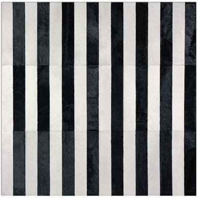 Cuir de vache noir/Tapis décoratif blanc tissé à la main kielek Lines