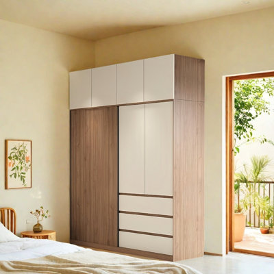 Petite garde-robe moderne et simple