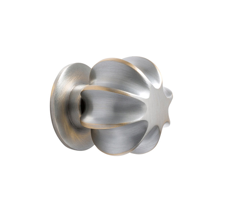 Jeffrey Novelty Knob, Weathered Chrome, 1.5" H x 1.48" W x 1.48" D