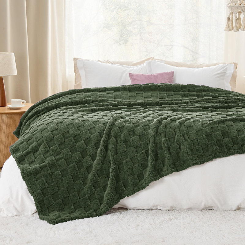 Bedsure 269gsm Fleece Blanket For Couch - Super Soft Cozy Blankets For Women GentleSoft™️, King, Bronze Green