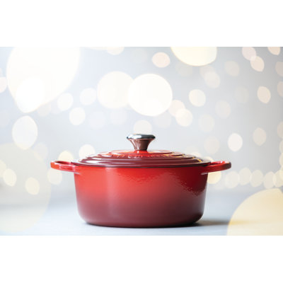 Le Creuset Signature Enameled Cast Iron Round Dutch Oven with Lid