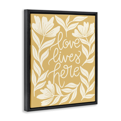 «Love Lives Here Yellow Florals», art mural encadré sur toile flottante, design par Taylor Shannon Designs