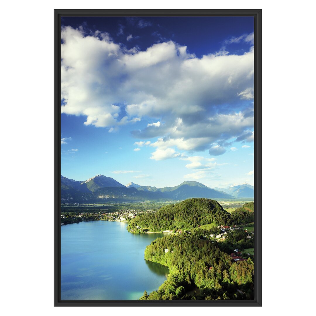 Gerahmtes Wandbild See mit Insel Landschaft