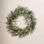 Couronne de Noël enneigée 24 po avec pommes de pin pré-éclairées The Holiday Aisle®