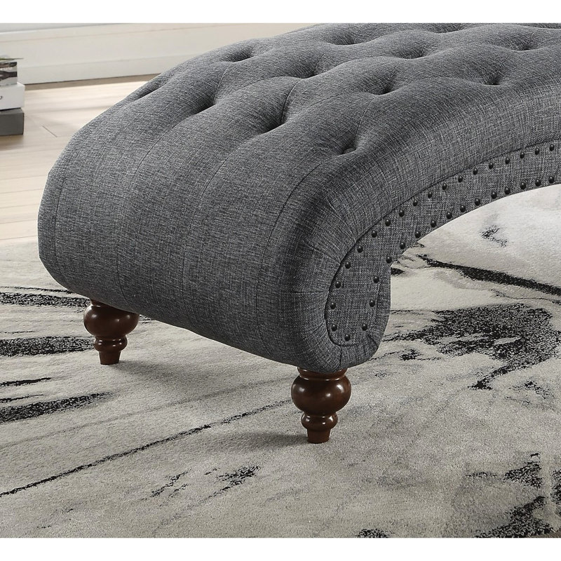 Chaise chic avec capitonnage à boutons, tissu texturé, structure en bois massif robuste et traversin de soutien élégant avec housse en tissu à boutons, garniture cloutée, construction relaxante