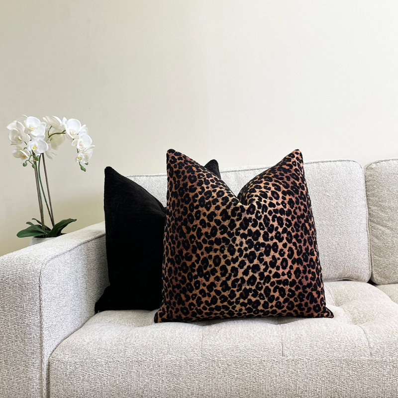 Housse de coussin en velours Leopard, Noir / léopard brun, H 22 po x l 22 po