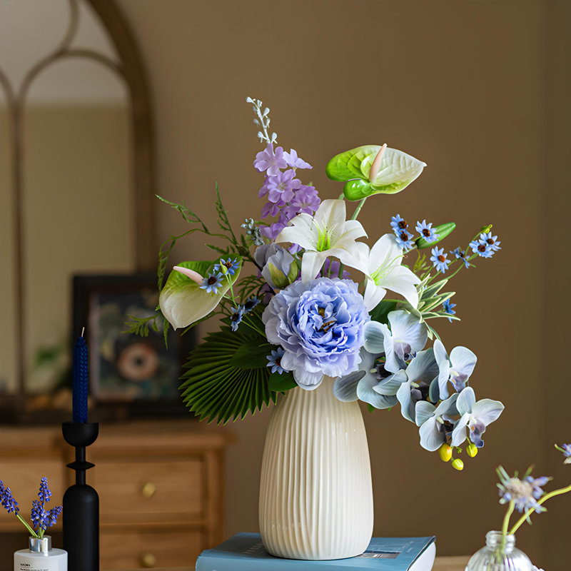 Ornements de fleurs simulées