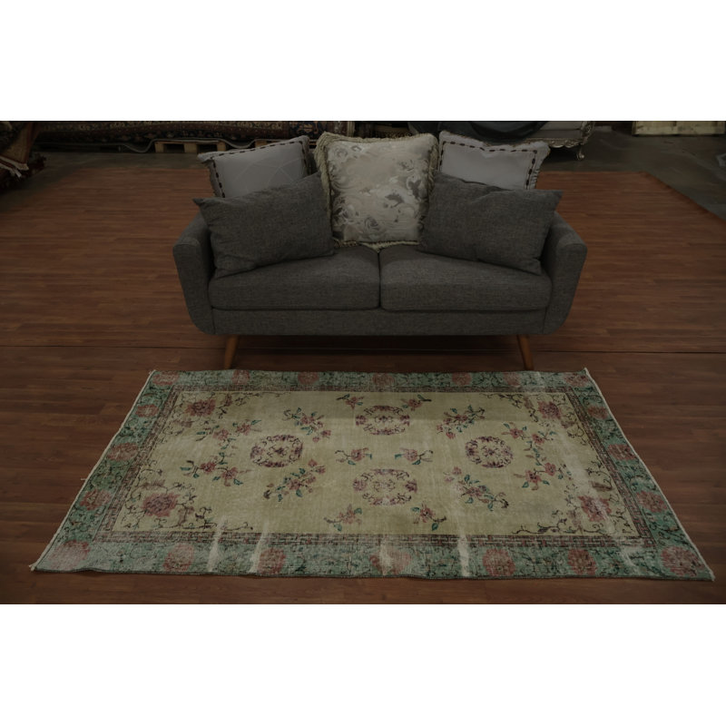 Élégance florale rétro: tapis turc vieilli 4 x 6