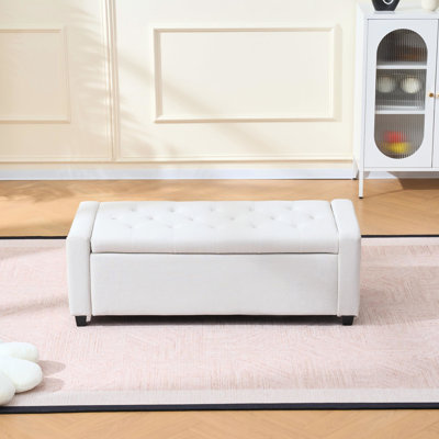 Banc de rangement de chambre de 122 cm (48 pouces), revêtement en simili lin avec accoudoirs, beige, design américain, rangement intérieur carré, assise mi-ferme, capitonnage à boutons, cadre en bois, pieds en caoutchouc noir, beige pour chambre à coucher.