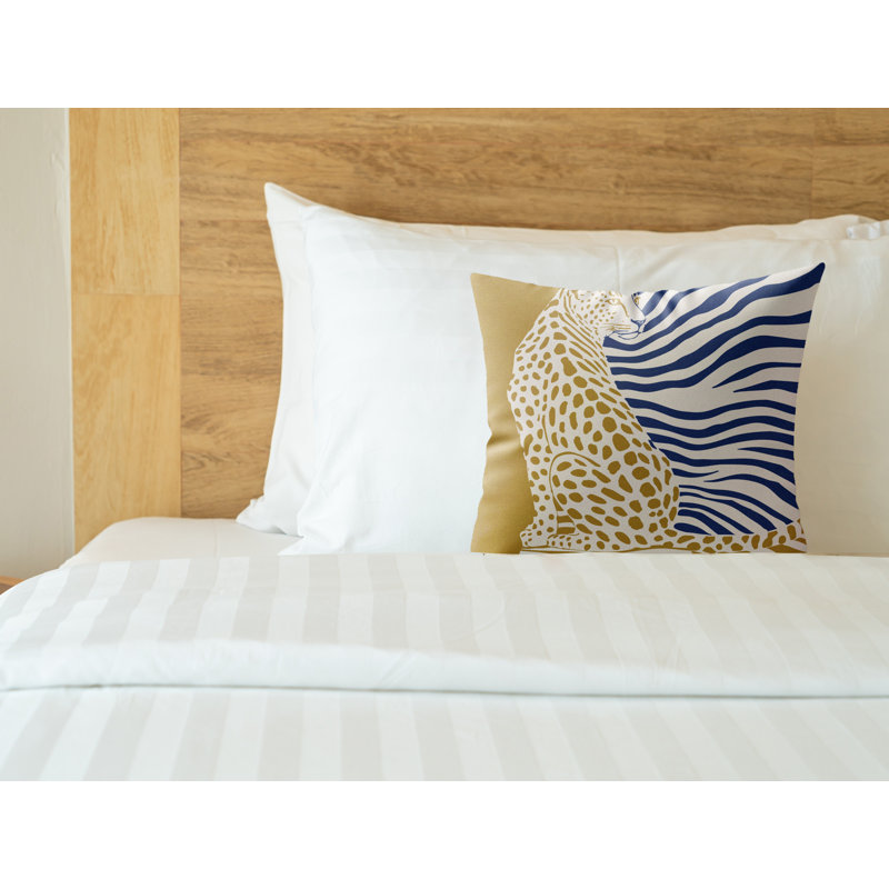 Coussin intérieur en faux suède Damisa, Minuit royal, 16 po x 16 po