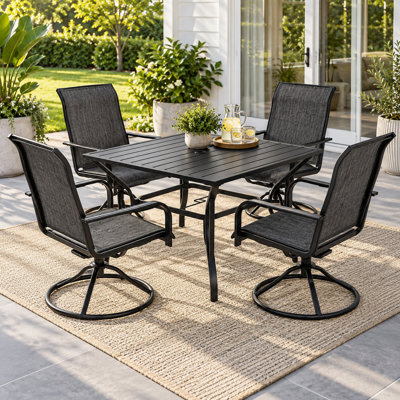Ensemble de salle à manger d'extérieur Eleura Home pour 4 personnes, comprenant des chaises pivotantes à 360° et des chaises berçantes à 15° en tissu Textilène respirant, ainsi qu'une table carrée en métal de 94 cm avec trou pour parasol, idéale pour terrasse et jardin. Couleur : gris.