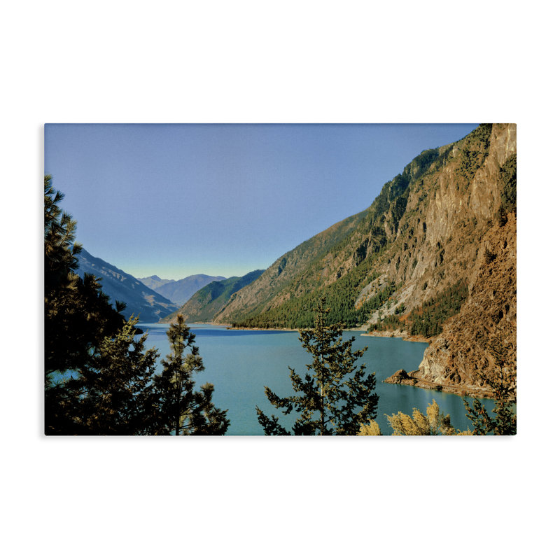 Toile dorée sur une rivière, conception de Madison Starnes, photographie, H 16 po x l 24 po