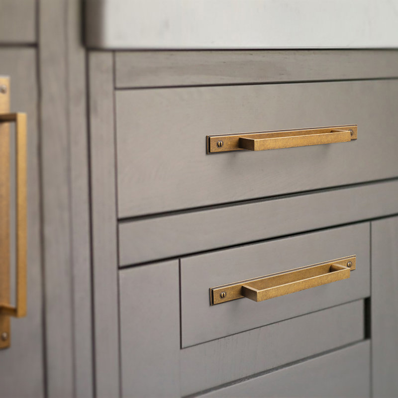Poignée d'armoire classique avec contre-plaque (G026), 5", Laiton antique
