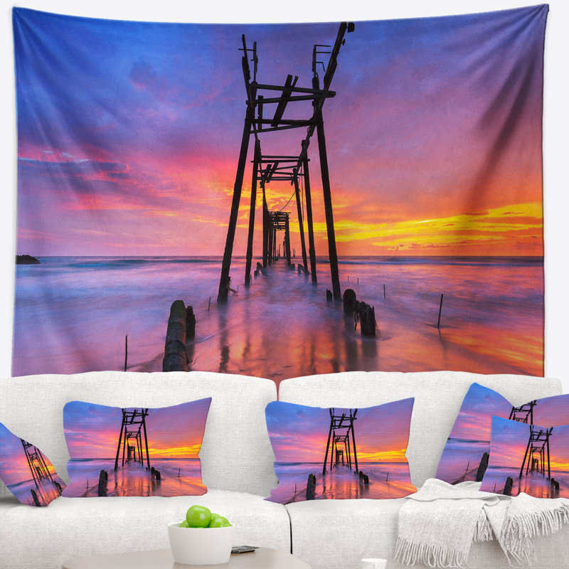 Pont en bois jeté seascape de pilier à coucher de soleil tapisserie, H 32 po x l 39 po