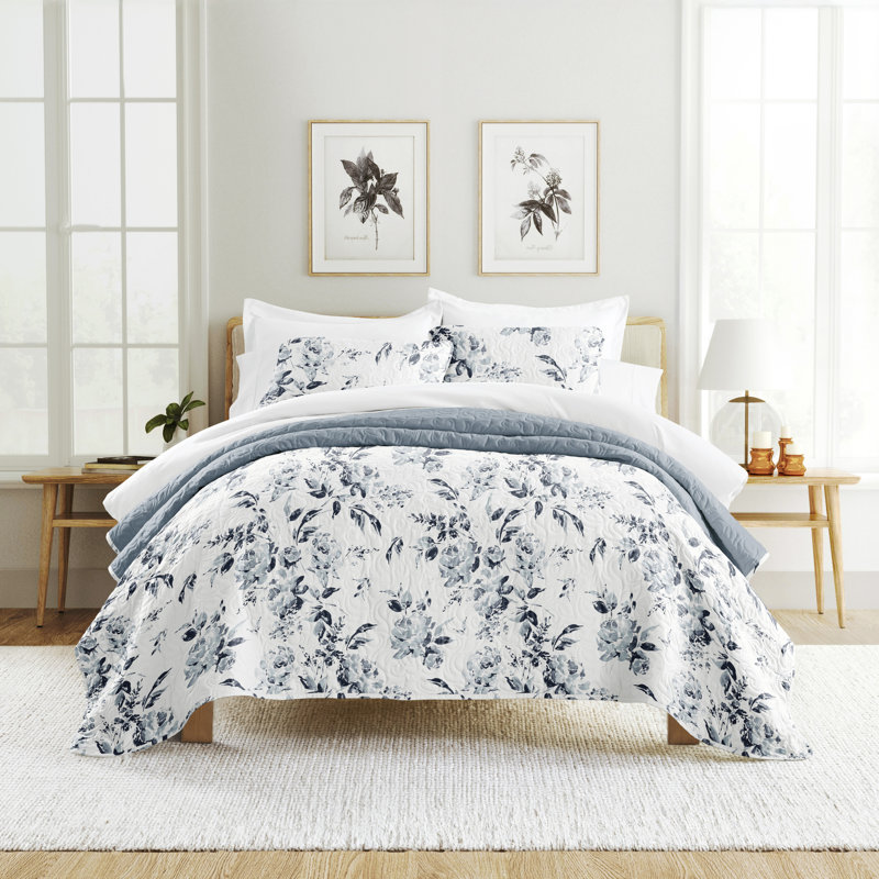 Quilt Set- Lightweight - All Season Quilted Coverlet - Rose Garden Light Blue, Queen Quilt + 2 Standard Shams