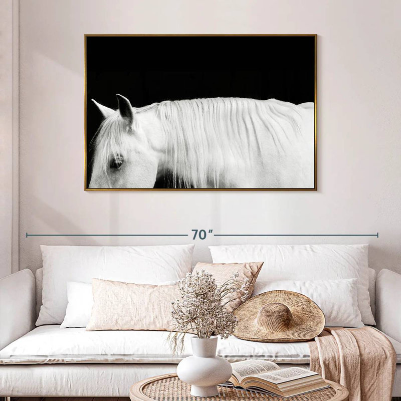 Blanc sur noir I, 46 po x 31 po, Cadre flottant doré