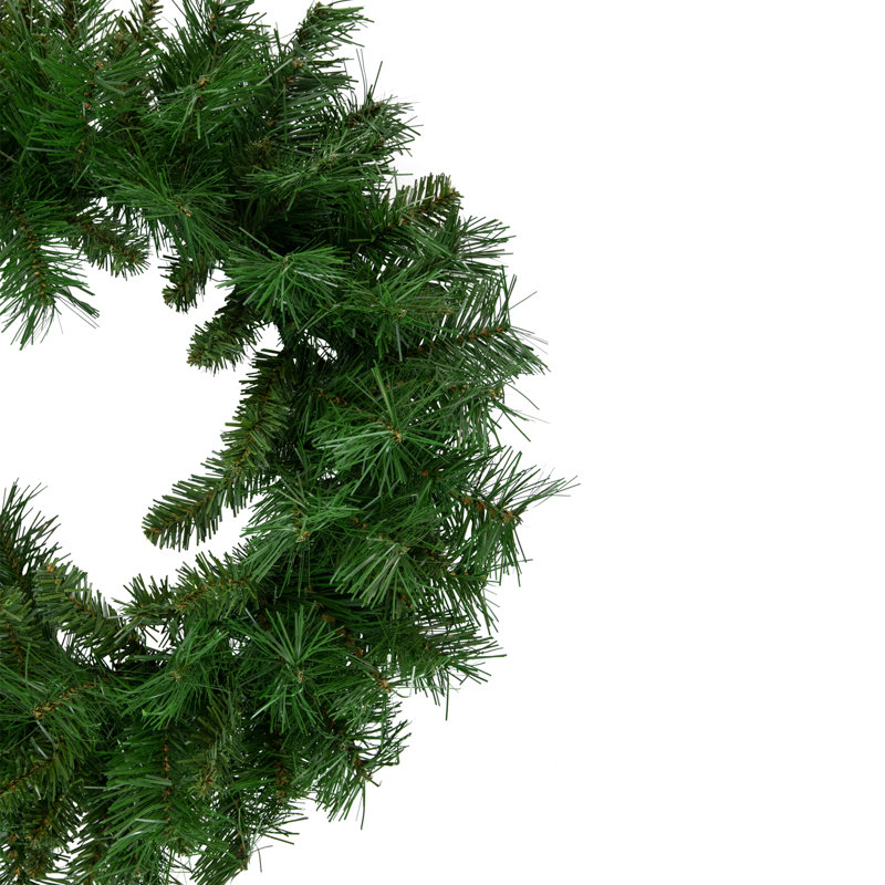 Couronne de Noël artificielle en pin de luxe Dorchester, H 5 po x l 24 po x P 30 po