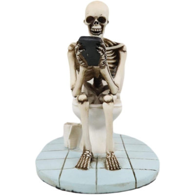 Squelette constipé Ebros, éternelle vie après la mort, assis sur une cuvette de toilette alors qu'il parcourait son téléphone portable Figurine Macabre Ossuary