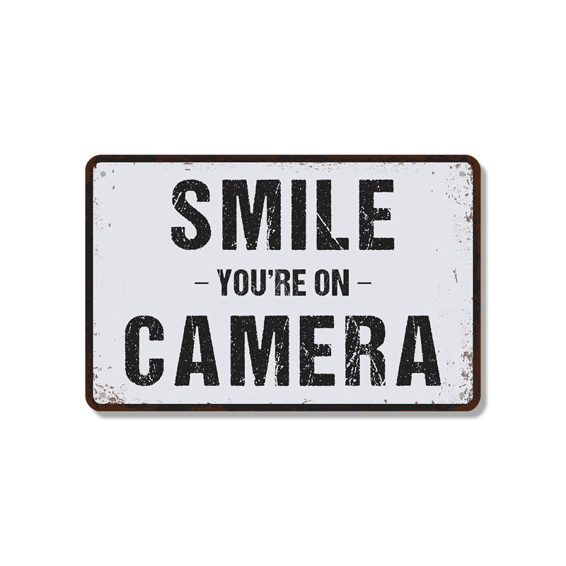 Enseigne de fantaisie en aluminium 10 po x 14 po Smile You Are On Caméra, H 10 po x l 14 po x P 0,1 po, Blanc