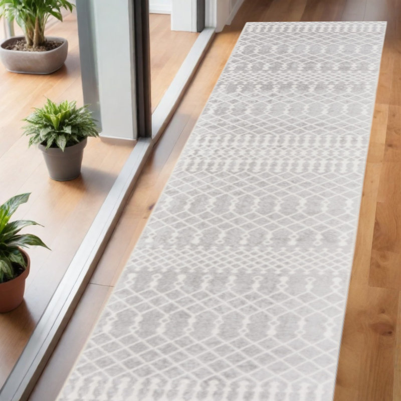 6' Gray Geometric Runner Rug